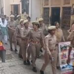 सासनी में पुलिस और छात्राओं ने निकाली भव्य जागरूकता रैली, महिलाओं को दिए सुरक्षा के टिप्स